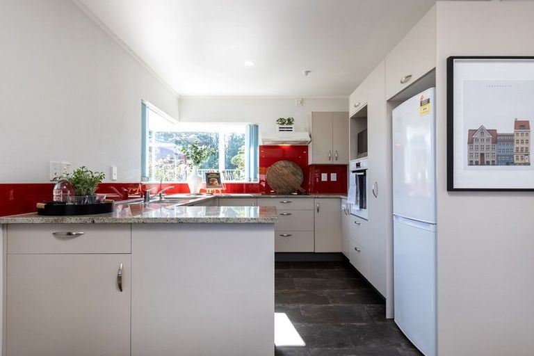 Photo of property in 8b Whiteley Street, Moturoa, New Plymouth, 4310