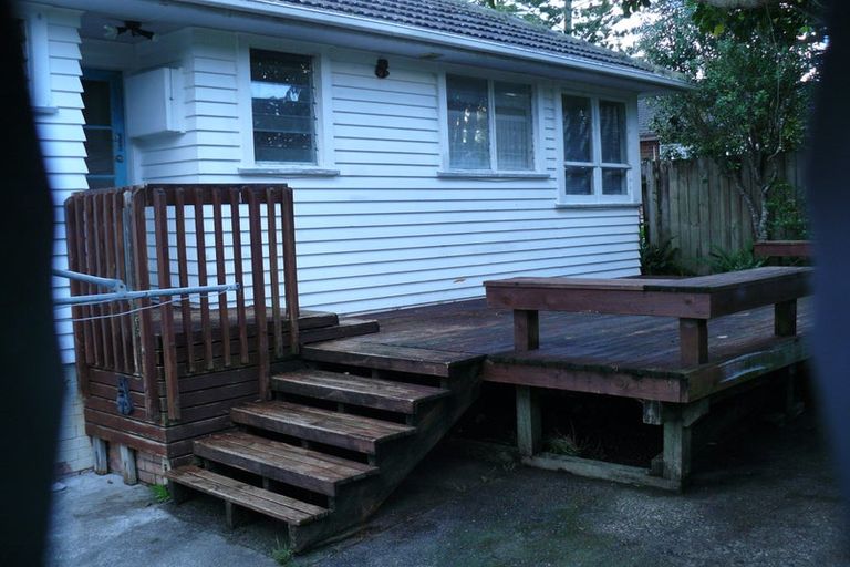 Photo of property in 1/128 Triangle Road, Massey, Auckland, 0614