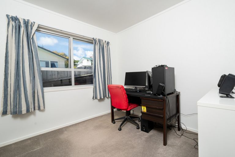 Photo of property in 3 Dallow Place, Henderson, Auckland, 0612