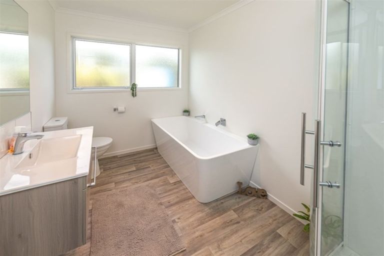 Photo of property in 30 Longbeach Drive, Castlecliff, Whanganui, 4501