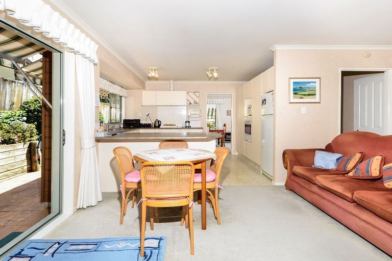 Photo of property in 104 Buscomb Avenue, Henderson, Auckland, 0610