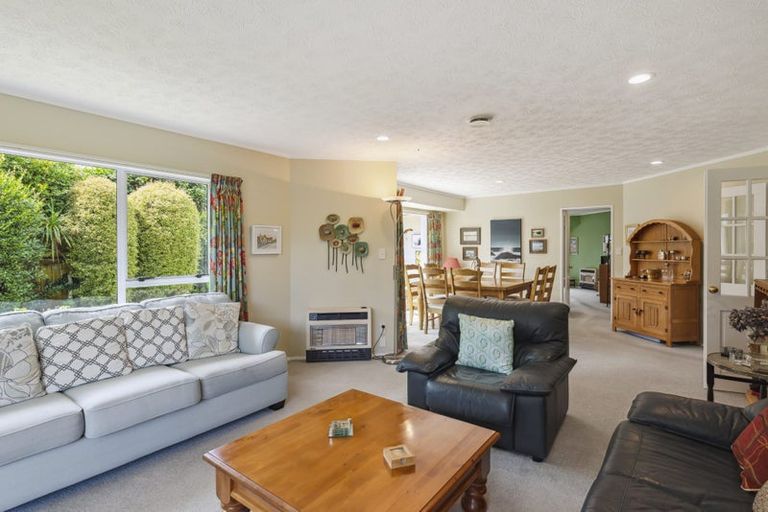 Photo of property in 13 Runanga Grove, Waikanae, 5036