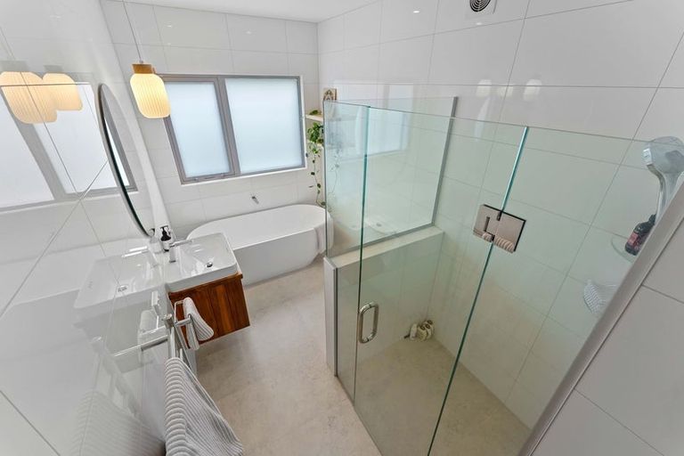 Photo of property in 31 Rauparaha Street, Waikanae Beach, Waikanae, 5036