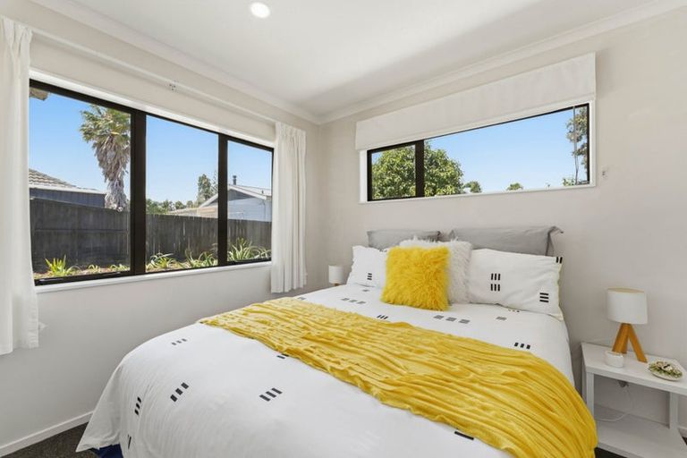 Photo of property in 25a Mcinnes Road, Weymouth, Auckland, 2103