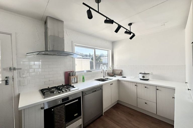 Photo of property in 35a Marine Parade, Seatoun, Wellington, 6022