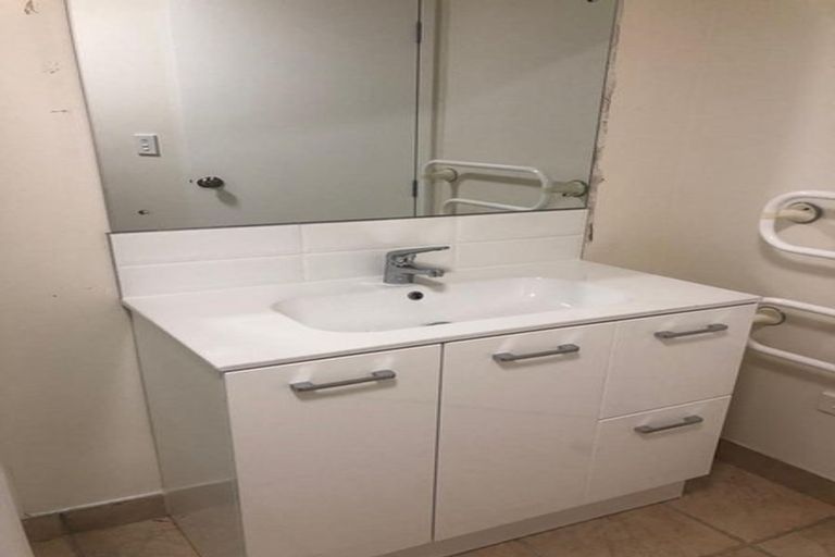 Photo of property in 43a Forrest Hill Road, Milford, Auckland, 0620