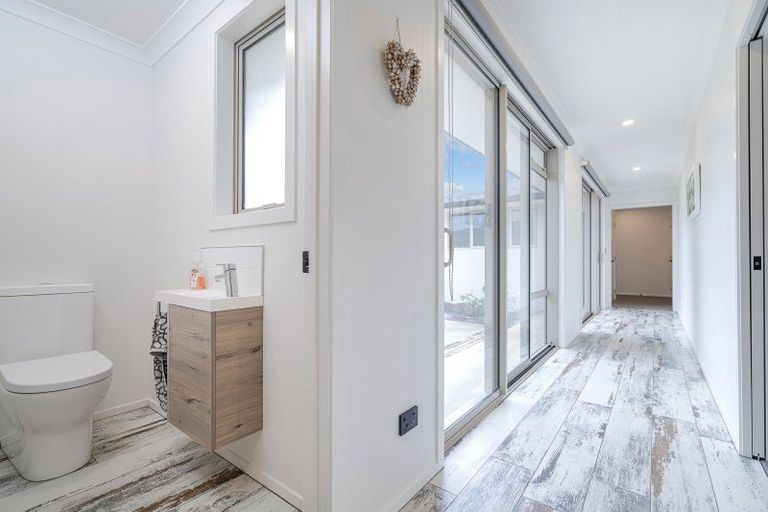 Photo of property in 15 Lady Jocelyn Place, Whitianga, 3510