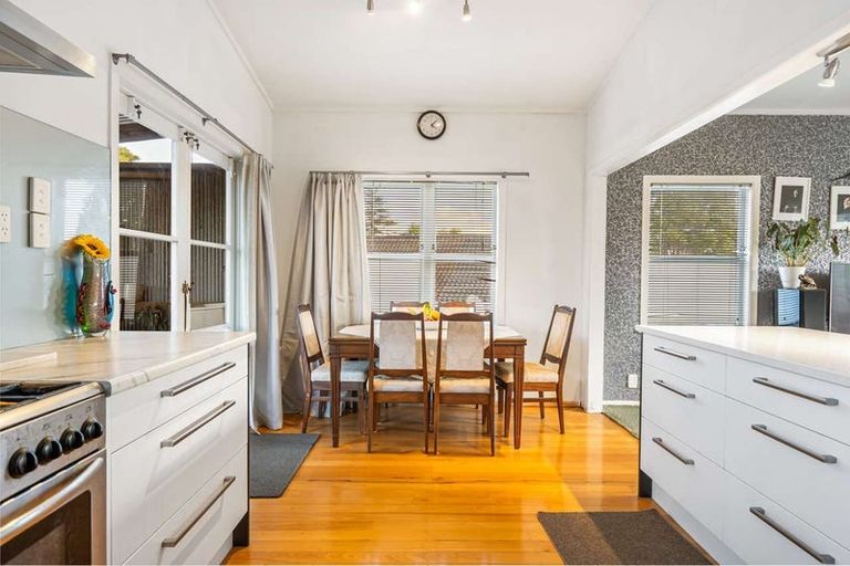 Photo of property in 19 Wanaka Place, Pakuranga Heights, Auckland, 2010