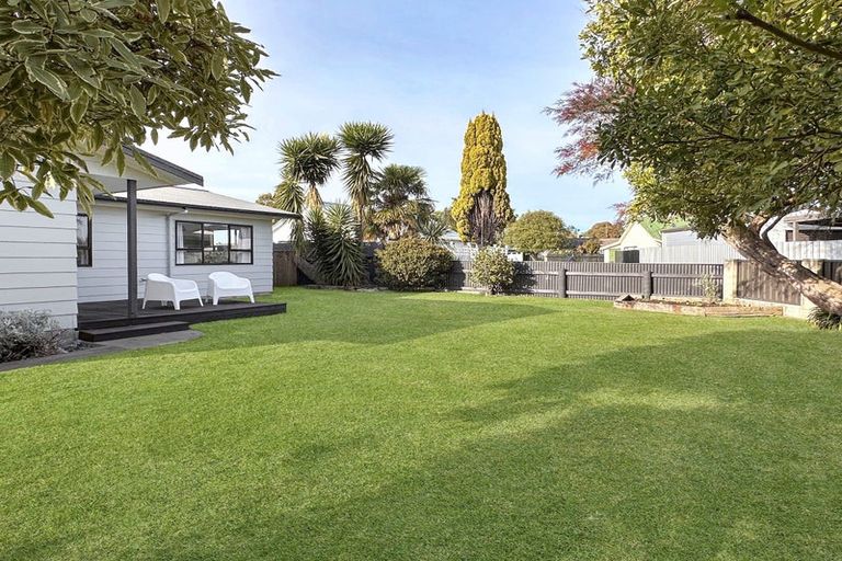 Photo of property in 1 Perry Crescent, Greenmeadows, Napier, 4112