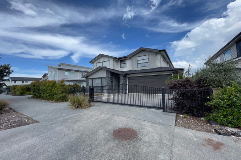 Photo of property in 13 Tawatawa Street, Long Bay, Auckland, 0630