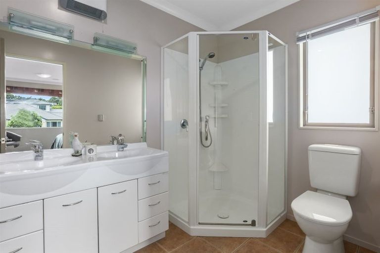 Photo of property in 2 Fiordland Place, Aotea, Porirua, 5024