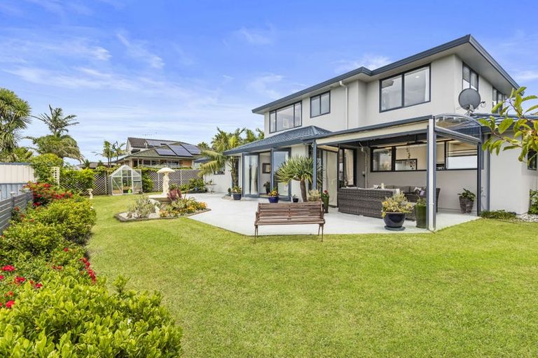 Photo of property in 95 Grovenor Drive, Orewa, 0931