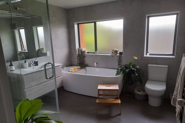 Photo of property in 4a Mckittrick Avenue, Flat Bush, Auckland, 2019