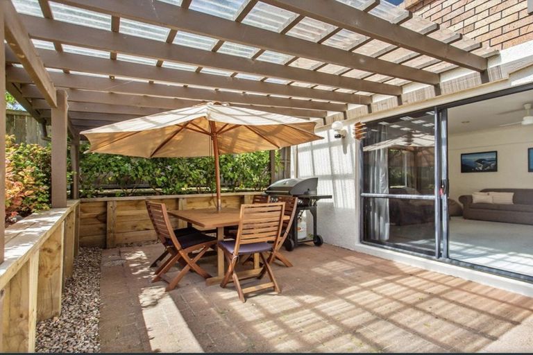 Photo of property in 6 Ferntree Terrace, West Harbour, Auckland, 0618