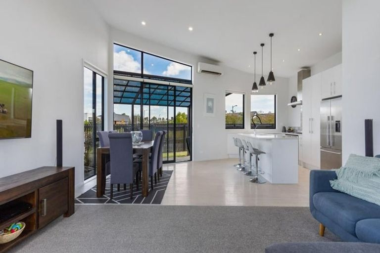 Photo of property in 1 Gallantry Crescent, Papakura, 2110