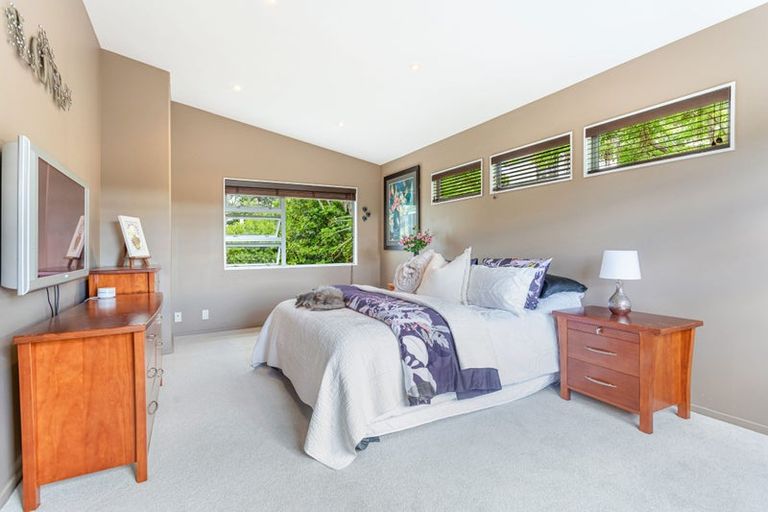 Photo of property in 40 Kittiwake Drive, Schnapper Rock, Auckland, 0632