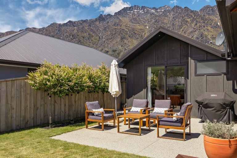 Photo of property in 12 Howden Drive, Jacks Point, 9371