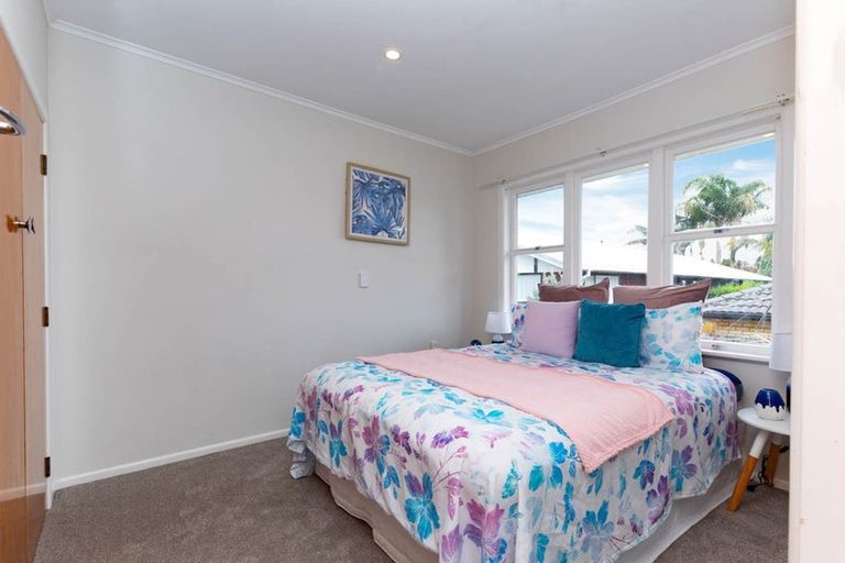 Photo of property in 35 Sturges Road, Henderson, Auckland, 0612