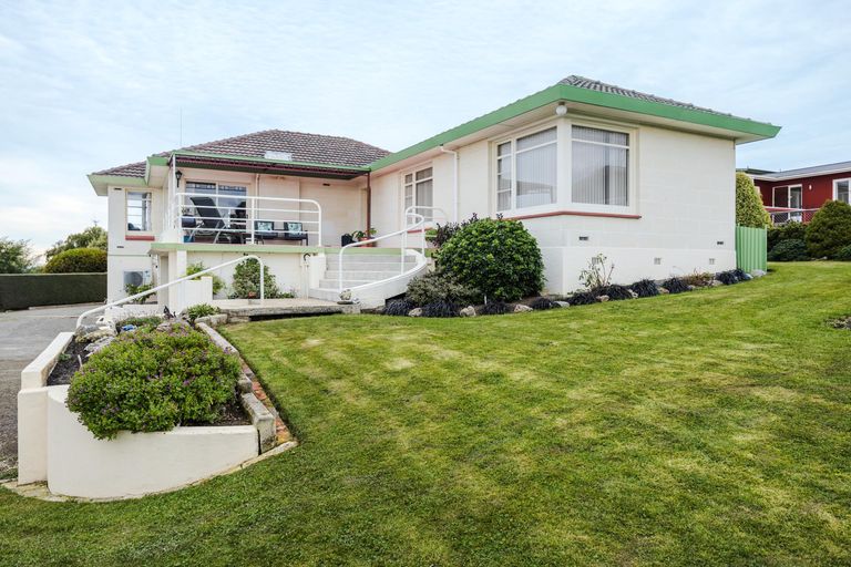 Photo of property in 10 Solway Street, Holmes Hill, Oamaru, 9401