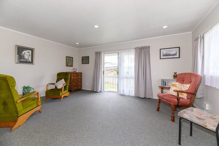 Photo of property in 106 Borich Road, Sunnyvale, Auckland, 0612
