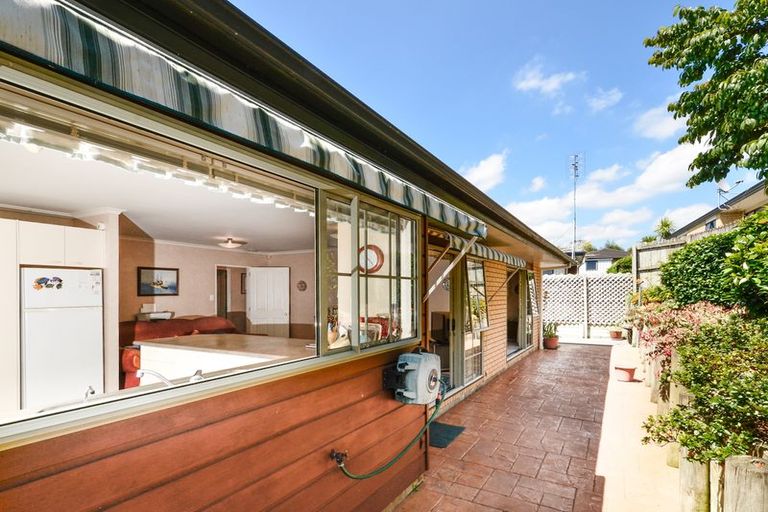 Photo of property in 104 Buscomb Avenue, Henderson, Auckland, 0610