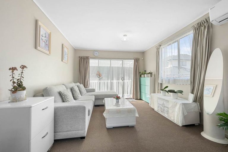 Photo of property in 2/19 Martin Road, Manurewa, Auckland, 2102