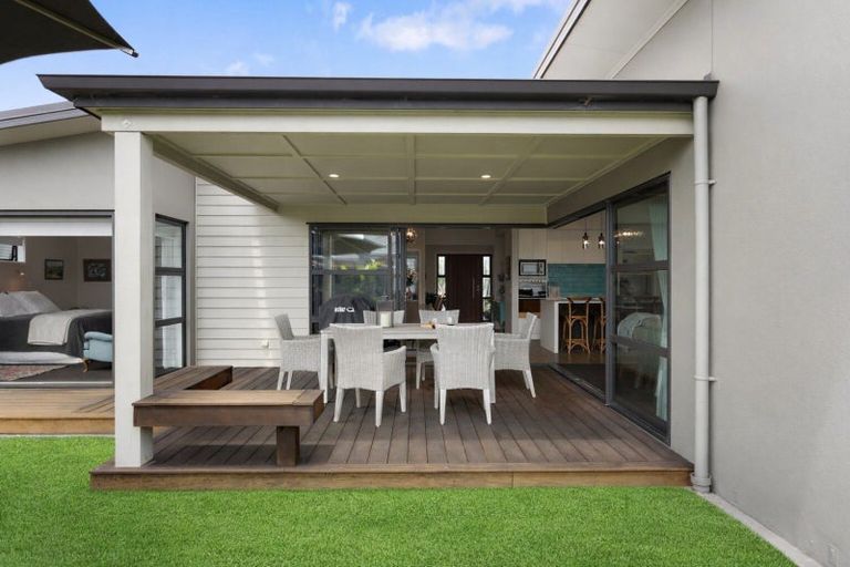 Photo of property in 1 Makura Drive, Papamoa Beach, Papamoa, 3118