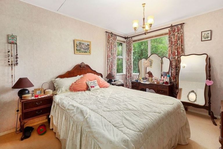 Photo of property in 74 Taylor Terrace, Tawa, Wellington, 5028