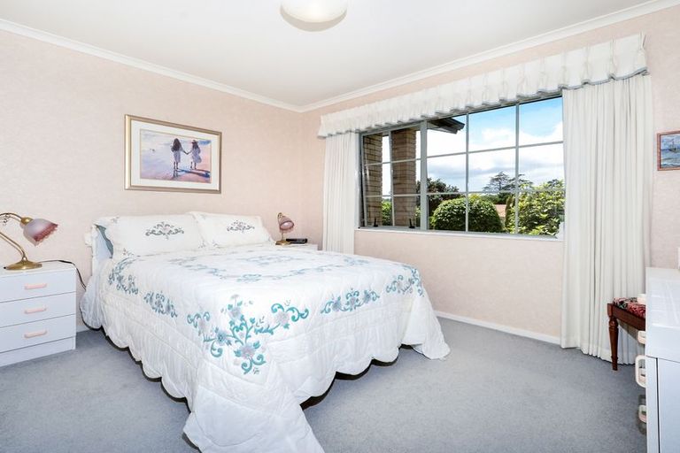 Photo of property in 104 Buscomb Avenue, Henderson, Auckland, 0610