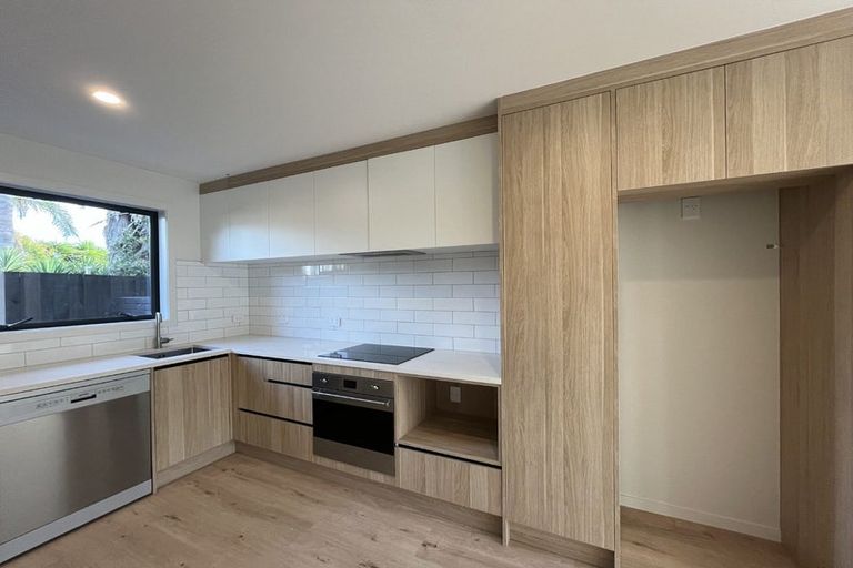 Photo of property in 7/157 Beach Haven Road, Beach Haven, Auckland, 0626