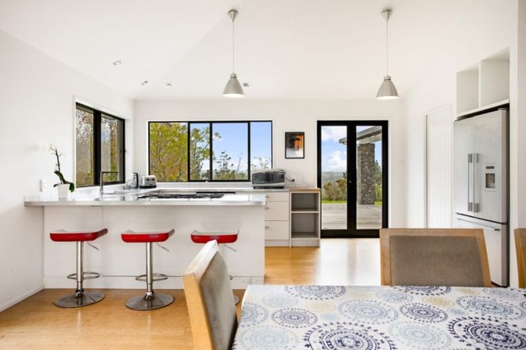 Photo of property in 114 Pomona Road, Kumeu, 0891