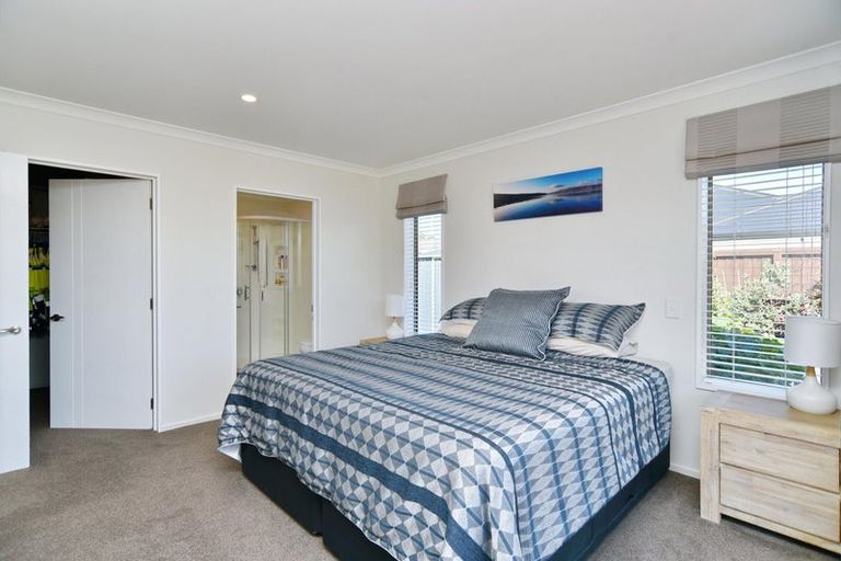 Photo of property in 7 Walnut Way, Rangiora, 7400