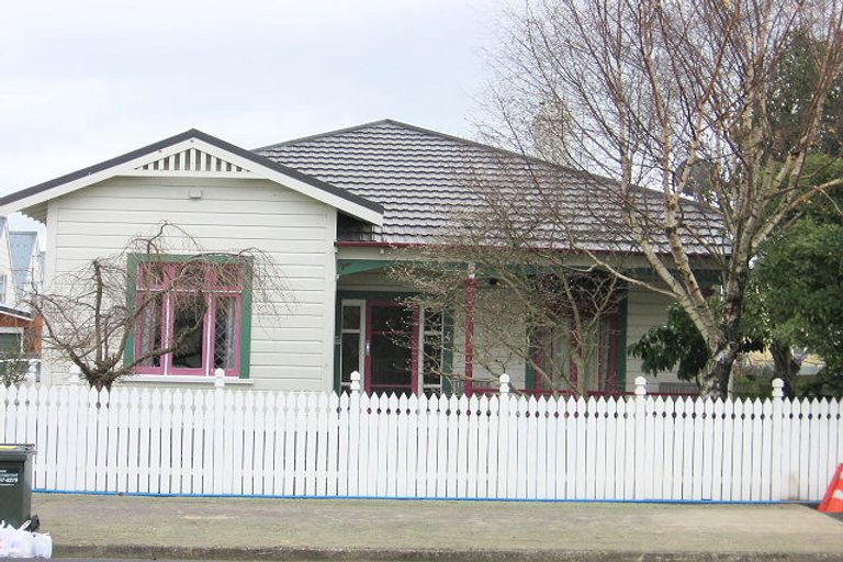 Photo of property in 27 Dahlia Street, Palmerston North, 4410