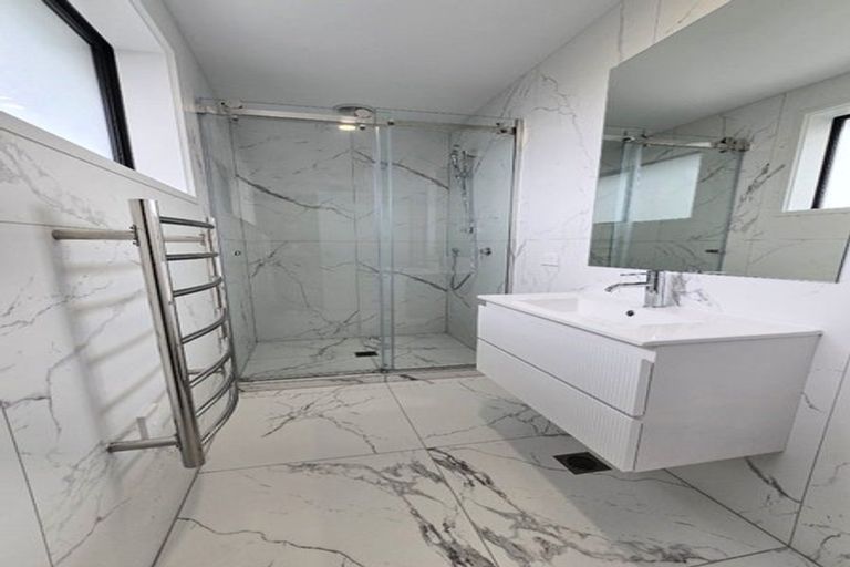 Photo of property in 16 Reiman Street, New Lynn, Auckland, 0600