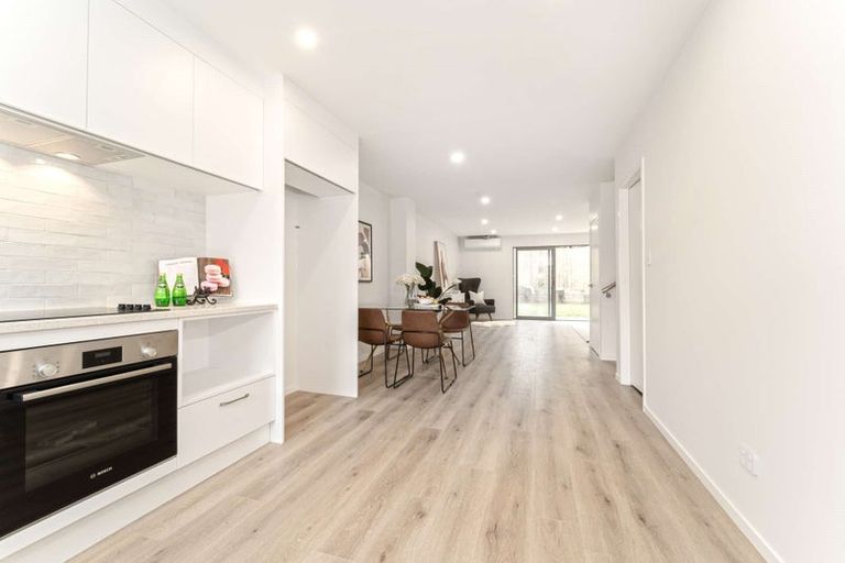 Photo of property in 6d Buisson Glade, West Harbour, Auckland, 0618
