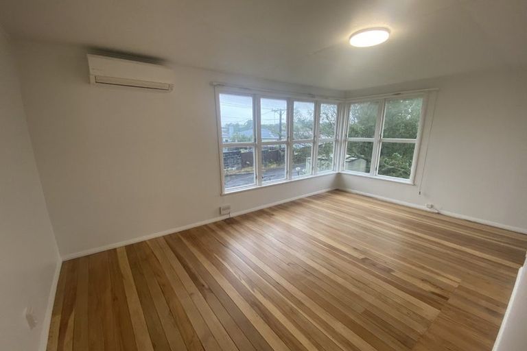 Photo of property in 3 Endeavour Street, Marfell, New Plymouth, 4310