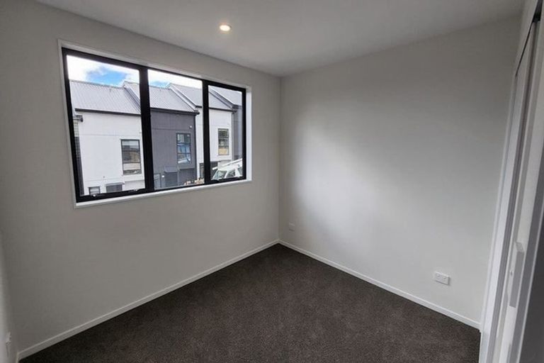 Photo of property in 17 Tokai Place, Glen Eden, 0602