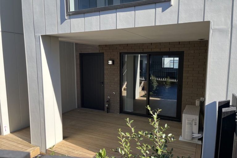 Photo of property in 27 Tukari Lane, Mangere Bridge, Auckland, 2022