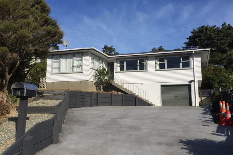 Photo of property in 14 Omega Street, Newlands, Wellington, 6037