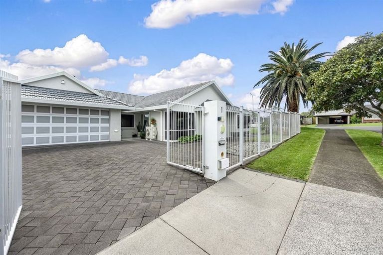 Photo of property in 1 Driscoll Place, Farm Cove, Auckland, 2012
