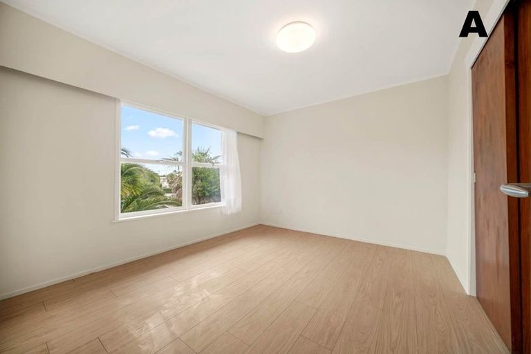 Photo of property in 49 Peach Road, Glenfield, Auckland, 0629
