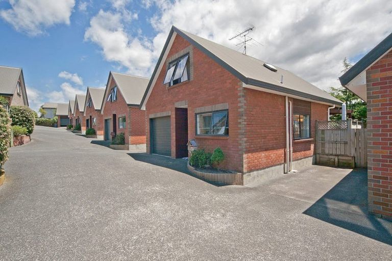 Photo of property in 17/37 Fields Parade, Oteha, Auckland, 0632