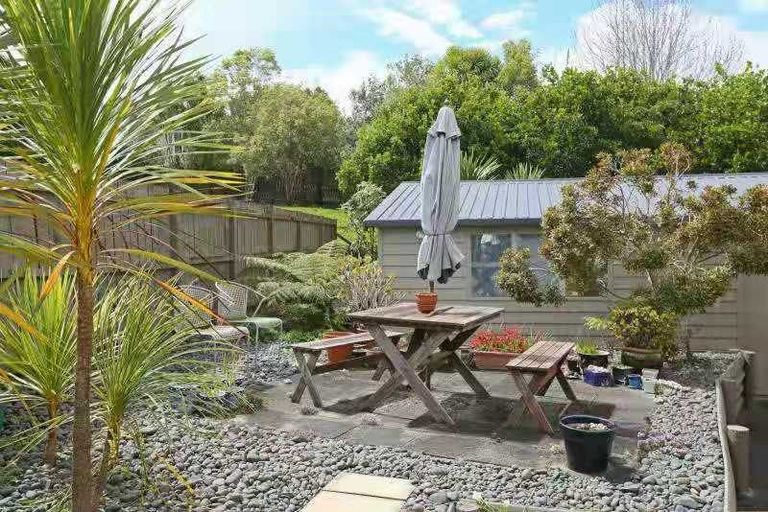 Photo of property in 20 Rehia Road, Massey, Auckland, 0614