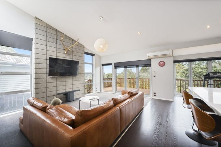 Photo of property in 94 Lake Panorama Drive, Henderson Valley, Auckland, 0612