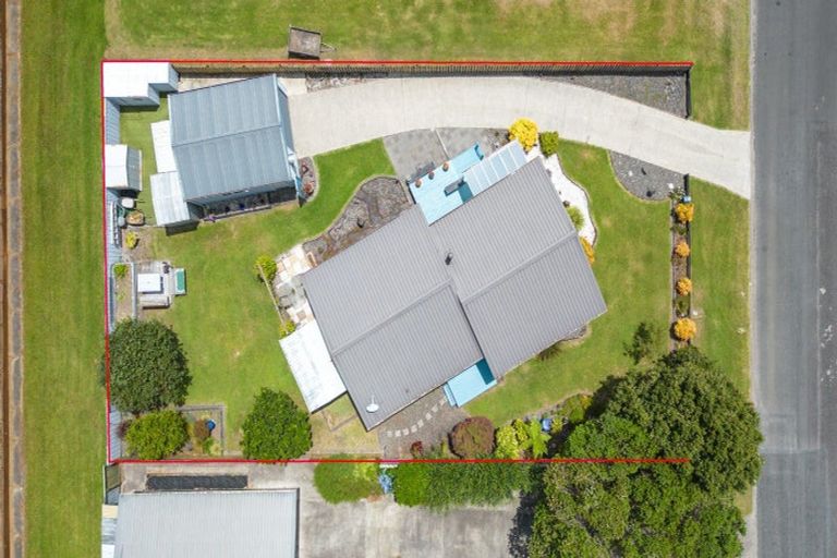 Photo of property in 124 Mckellar Place, Whangamata, 3620