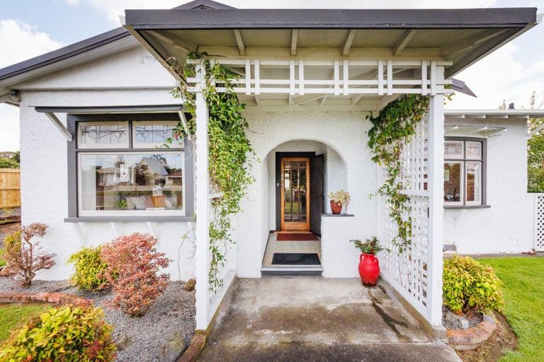 Photo of property in 19 Brightwater Terrace, Terrace End, Palmerston North, 4410