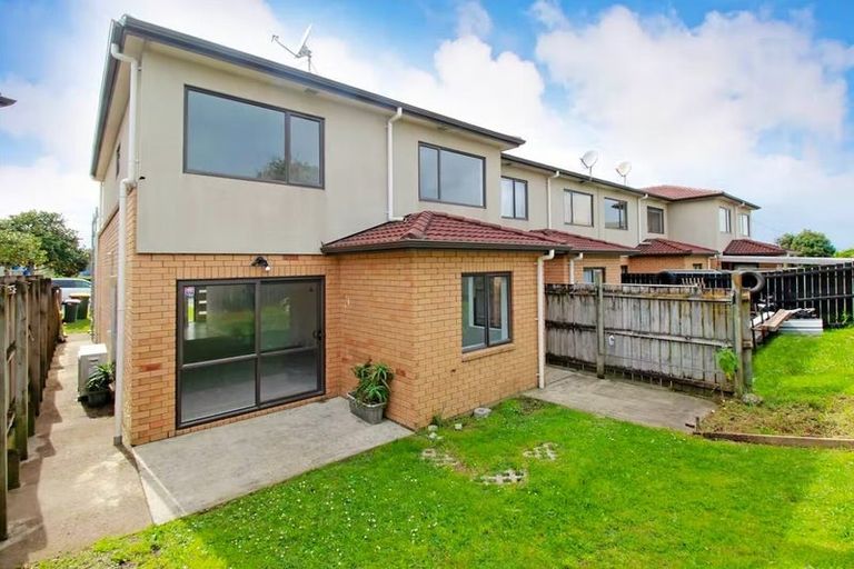 Photo of property in 63 Naylors Drive, Mangere, Auckland, 2022