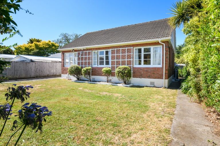 Photo of property in 140 Rangiora Avenue, Roslyn, Palmerston North, 4414