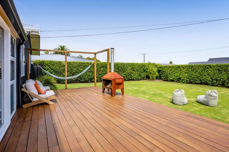 Photo of property in 8 Hussey Street, Oakura, 4314