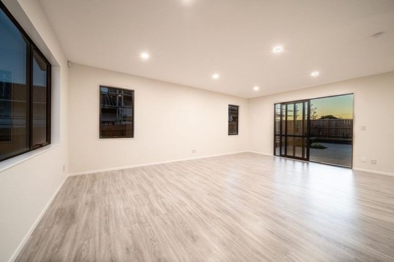 Photo of property in 11 Huahua Crescent, Papakura, 2110